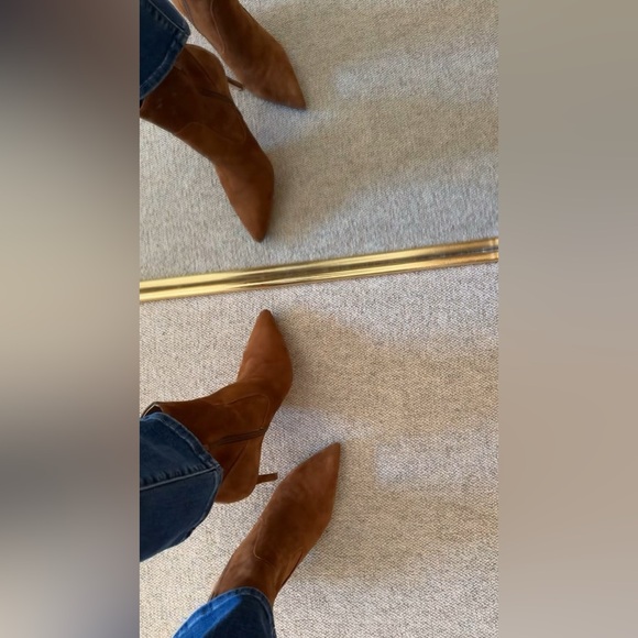 VERONICA BEARD Larissa Pointed Toe Bootie. Size 8.5 Women
N1-1 - Picture 7 of 12